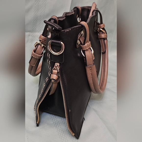 Simply Noelle Black Shoulder Bag - Picture 7 of 11